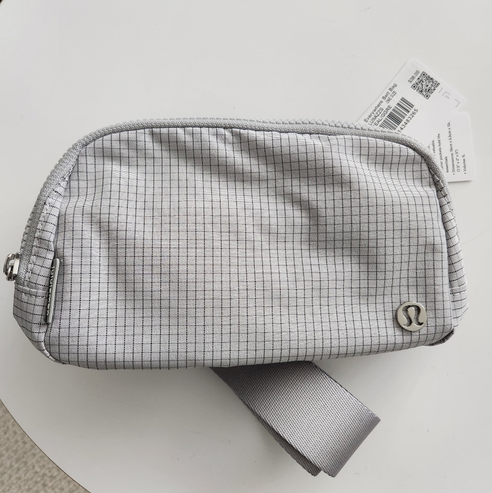 NWT Lululemon Everywhere Belt Bag seal grey / graphite check